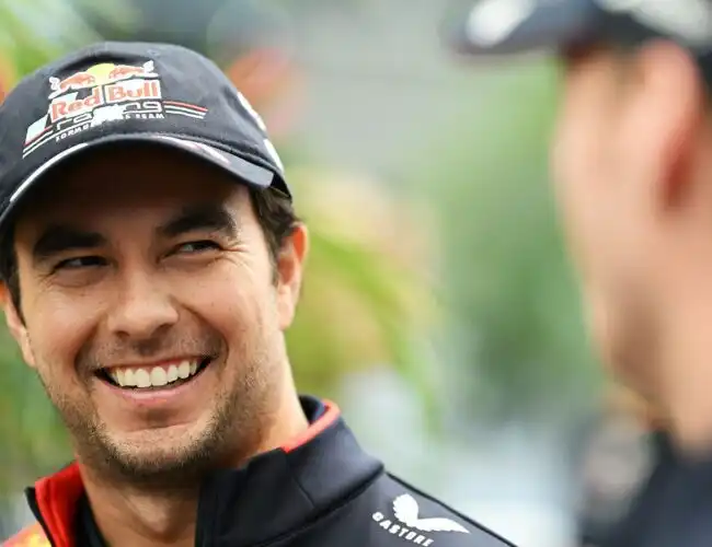 Jacques Villeneuve blinda Sergio Perez in Red Bull