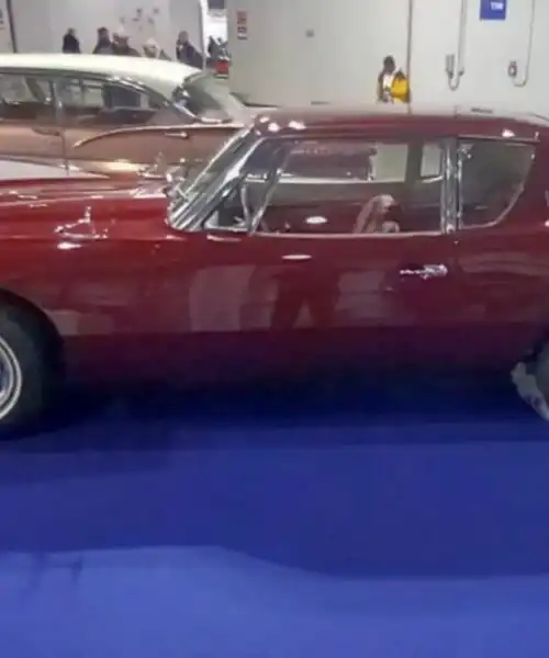 Studebaker Avanti, le foto della affascinante coupé dal nome italiano: ha più di 60 anni