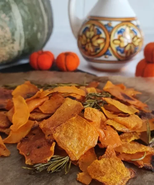 Una tira l’altra: ecco la ricetta delle irresistibili chips di zucca!