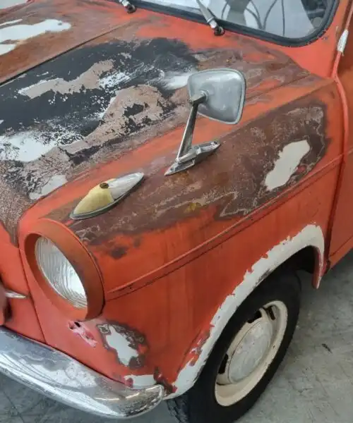 La Vespa 400 ha quasi 70 anni: le foto della simpatica vetturetta di casa Piaggio