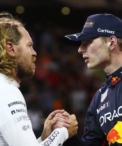 Sebastian Vettel fa una rivelazione su Max Verstappen. Le foto