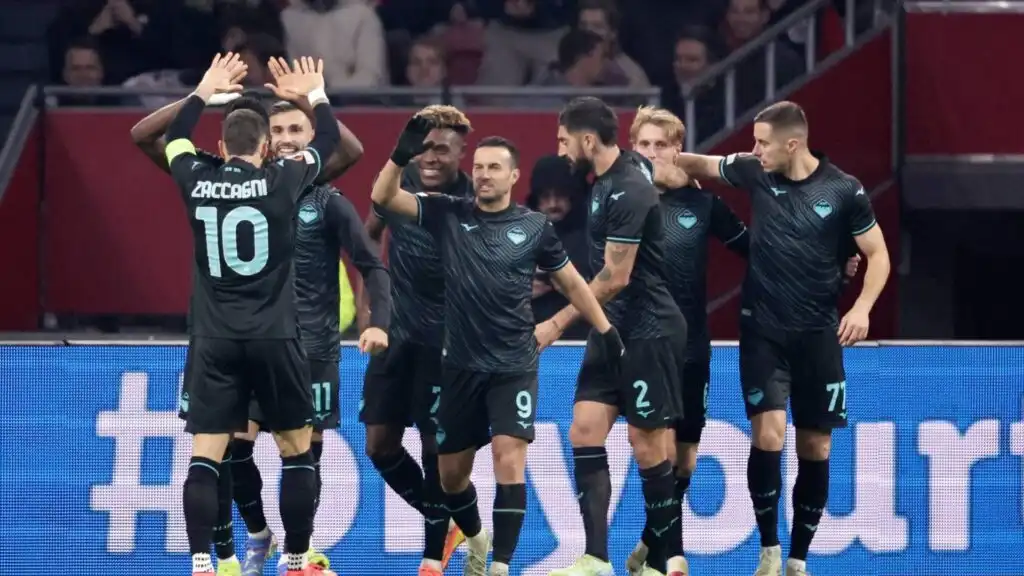 Europa League La Lazio Batte L Ajax E Torna In Vetta