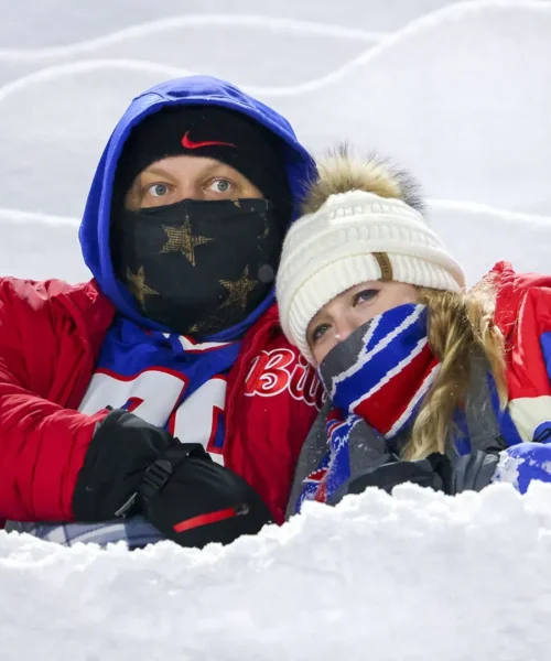 Travolti dalla tempesta di neve: le foto dei coraggiosi tifosi