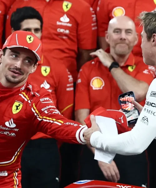 Charles Leclerc: scenetta singolare con Brad Pitt. Le immagini