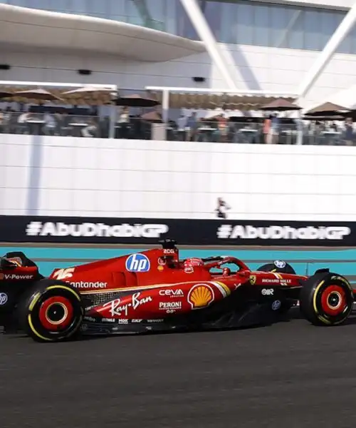 Charles Leclerc con la Ferrari è davanti a tutti nelle prime libere di Abu Dhabi, ma sarà penalizzato