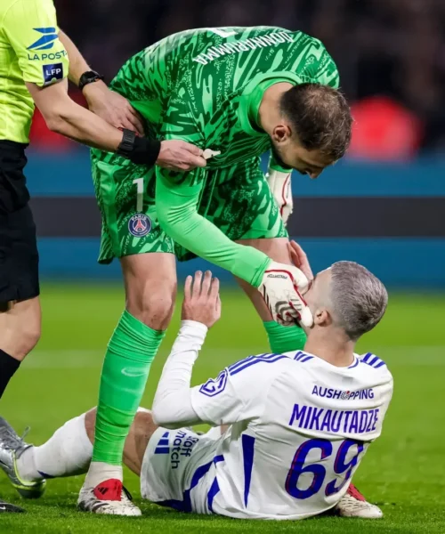 Gianluigi Donnarumma reagisce malissimo al gol preso: le foto