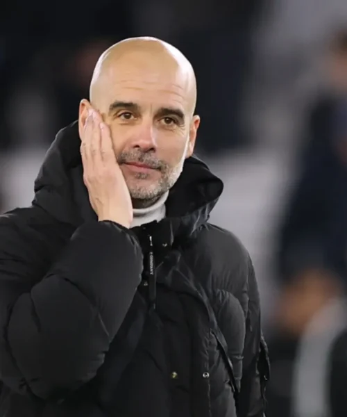 Guardiola si commuove: le foto del gesto ai tifosi