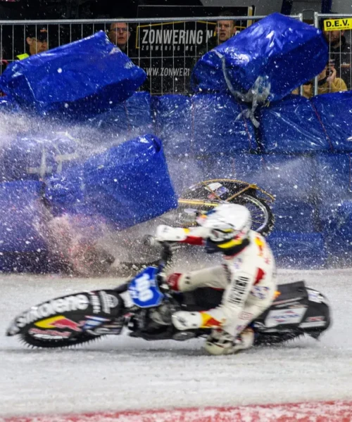 Impatto a grande velocità, le foto del tremendo incidente