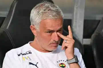 José Mourinho cerca un difensore e bussa alla porta della Roma