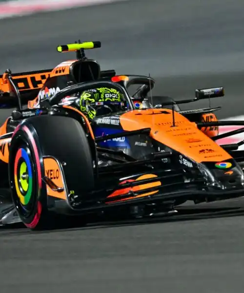 F1, Abu Dhabi: prima fila tutta McLaren, Carlos Sainz si difende. Grande amarezza per Charles Leclerc