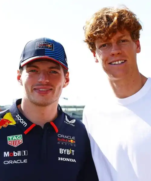 Jannik Sinner irrompe nel Circus della F1 ad Abu Dhabi