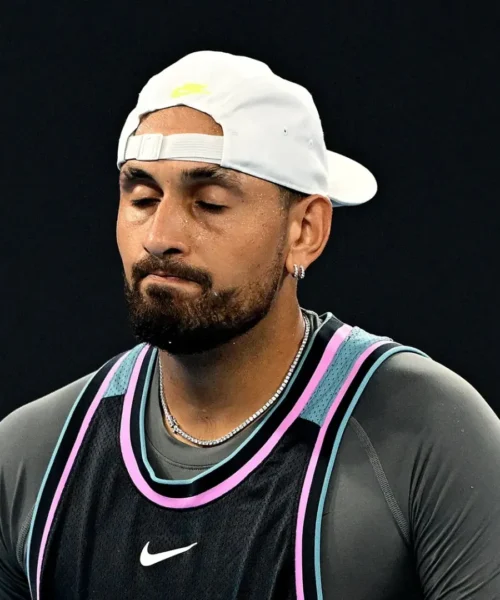 Nick Kyrgios: dopo le tante parole il ritorno in campo non va come previsto. Foto