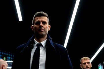 Thiago Motta bacchetta i suoi dopo la grande beffa