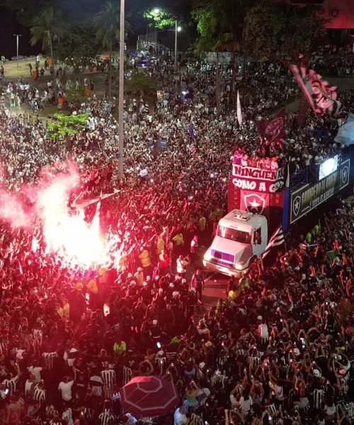 Rio de Janeiro assediata dai tifosi, migliaia di persone in strada. Le foto