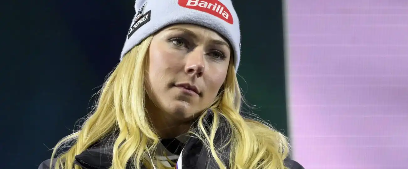 Mikaela Shiffrin, incerti i tempi di recupero dopo l’intervento: stagione a rischio