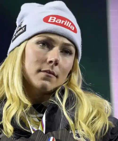 Mikaela Shiffrin, incerti i tempi di recupero dopo l’intervento: stagione a rischio