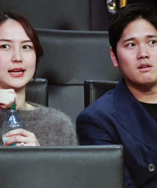 Shohei Ohtani e la moglie Mamiko Tanaka rubano la scena alla partita dei Lakers: foto