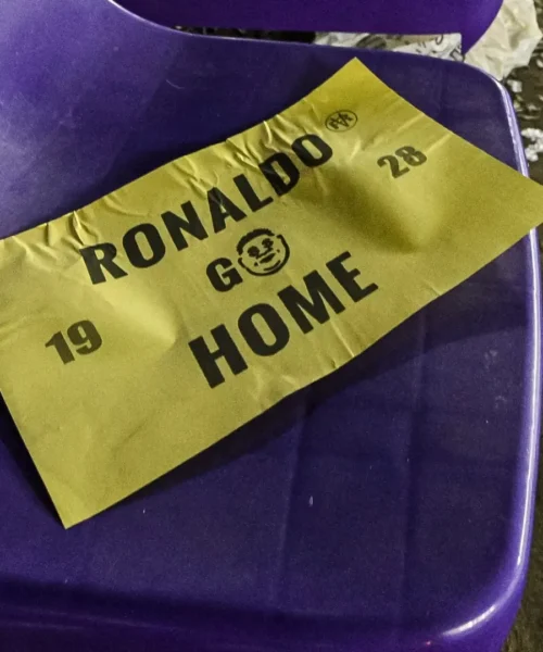 Tifosi esasperati contro Ronaldo: ”Vai a casa!”. Le foto della contestazione