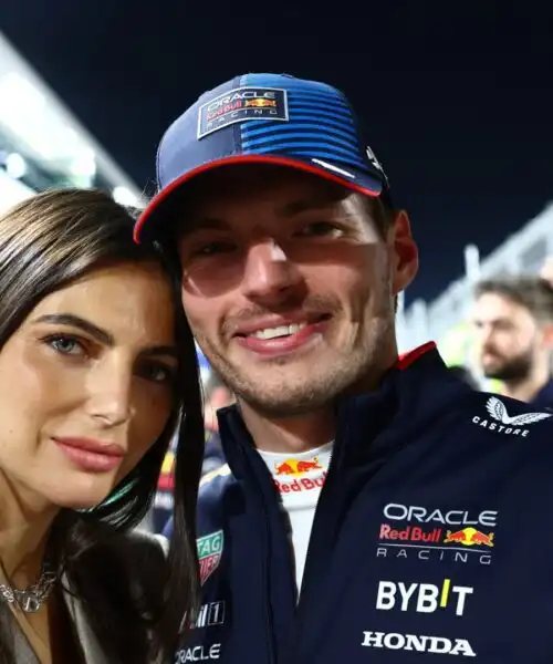 Le foto di Max Verstappen e Kelly Piquet che festeggiano: è arrivata la notizia più bella