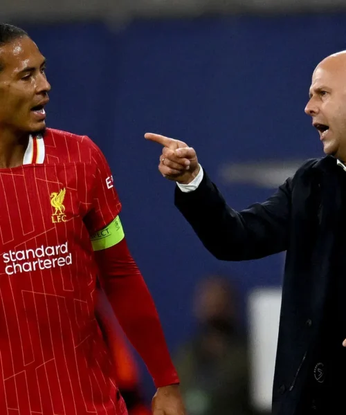 Arne Slot in difficoltà, Van Dijk a colloquio con 2 club. Foto