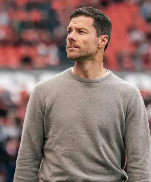 Xabi Alonso avvisa l’Inter e non esclude un futuro in Italia