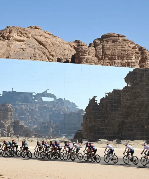 Le suggestive immagini della spettacolare corsa ciclistica nel deserto