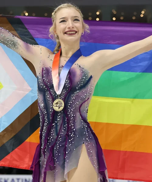 Amber Glenn è la prima campionessa di pattinaggio queer: le foto