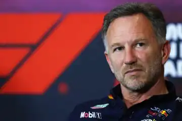 Christian Horner incantato da Lewis Hamilton in Ferrari