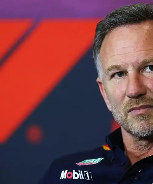 Christian Horner incantato da Lewis Hamilton in Ferrari