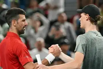 Jannik Sinner e Novak Djokovic: il primo contatto a Melbourne fa discutere