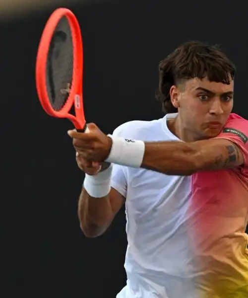 Australian Open: Flavio Cobolli dura un set con Etcheverry