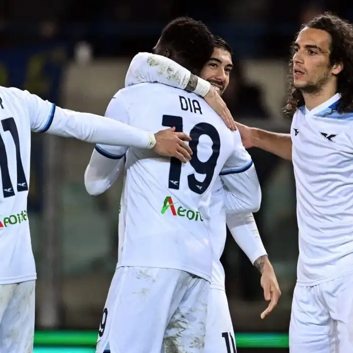 La Lazio vola al Bentegodi: 3-0 al Verona, Juventus superata