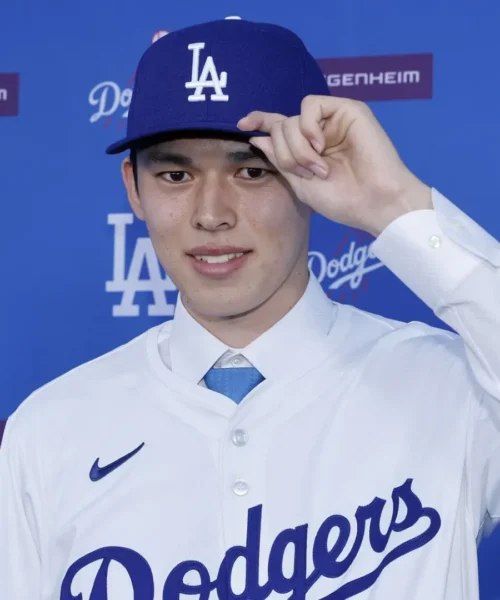 I Dodgers presentano Roki Sasaki, la terza stella giapponese: foto