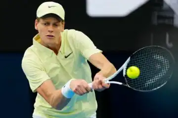 Australian Open: Jannik Sinner travolge Tristan Schoolkate nel terzo set