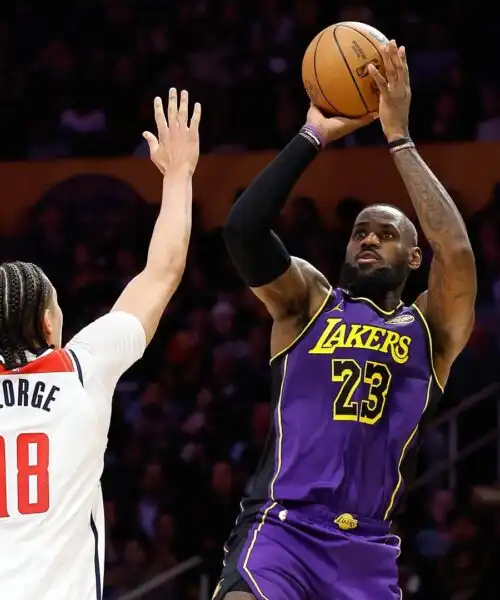 NBA: LeBron James e Nikola Jokic show, New York vince il derby