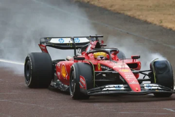 Lewis Hamilton, prima disavventura in Ferrari: a muro a Barcellona