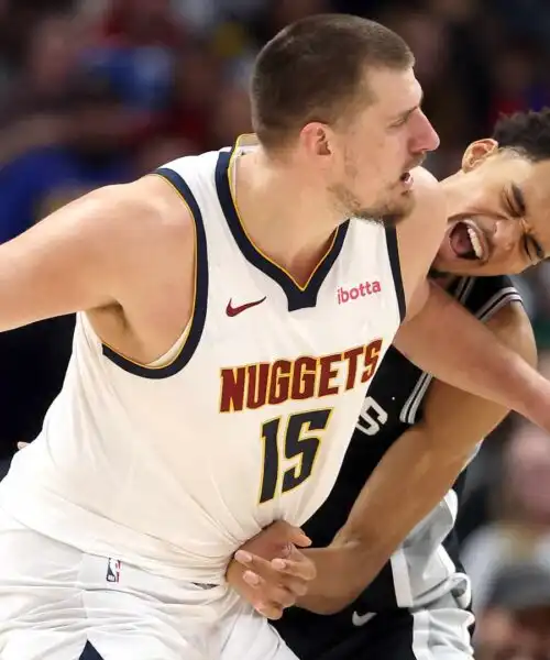 NBA, Nikola Jokic fa la voce grossa con Victor Wembanyama