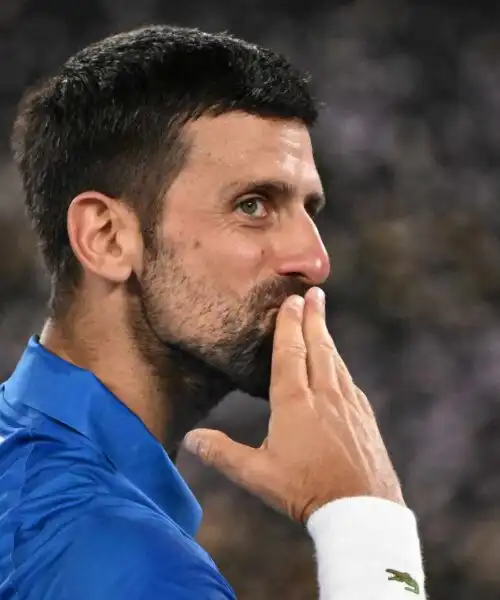 Alcaraz senza problemi, Djokovic fatica più del previsto