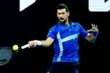 Gli Australian Open iniziano con un successo in rimonta per Novak Djokovic