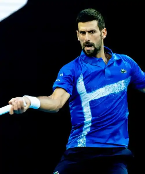 Gli Australian Open iniziano con un successo in rimonta per Novak Djokovic