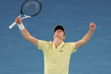 Jannik Sinner, cavalcata trionfale: demolisce Zverev e fa il bis agli Australian Open