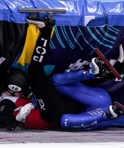 Spaventoso schianto ad alta velocità: le foto del violento impatto