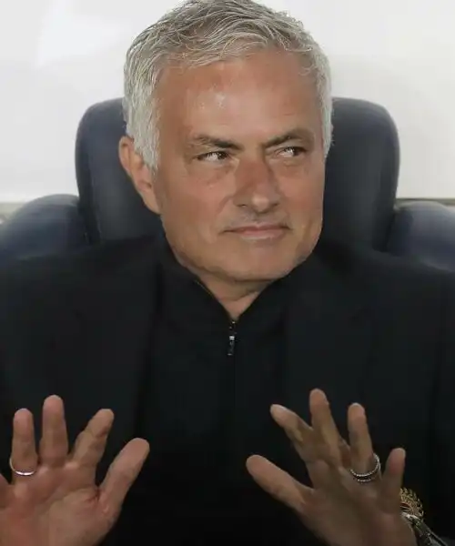 José Mourinho lancia una nuova attività: fan in delirio. Foto