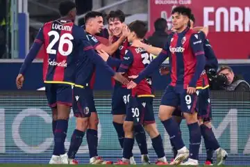 Un gol per tempo, il Bologna batte il Como