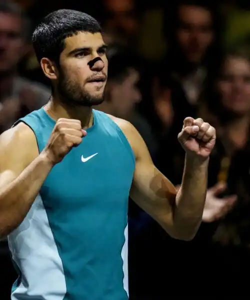 ATP Rotterdam, Carlos Alcaraz soffre ma va al secondo turno