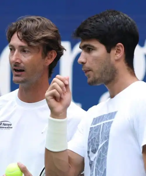 Juan Carlos Ferrero mette Jannik Sinner nel mirino di Carlos Alcaraz