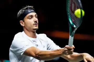 ATP Dubai: Lorenzo Sonego fuori a testa alta, Stefanos Tsitsipas emerge alla distanza