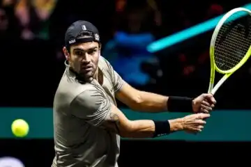 Matteo Berrettini spezza la maledizione: Novak Djokovic va k.o.