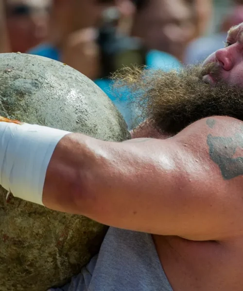 Robert Oberst, le foto del gigante che sposta i camion