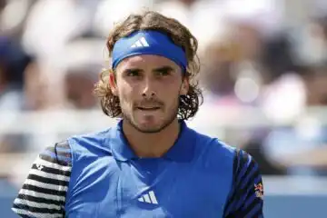 Jannik Sinner: Stefanos Tsitsipas si tappa la bocca